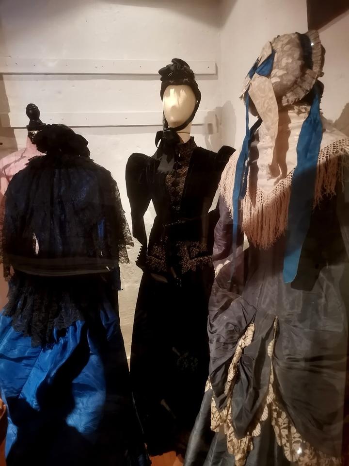 Musée de la Coiffe costumes