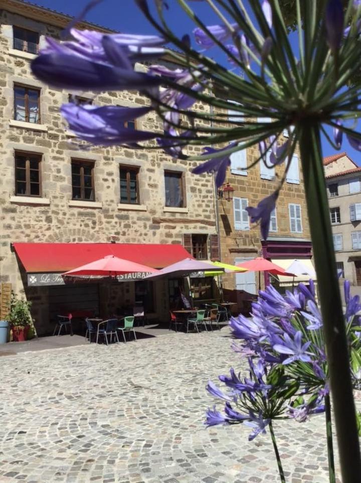 Le Trèfle à Quatre Feuilles Le Trèfle à Quatre Feuilles