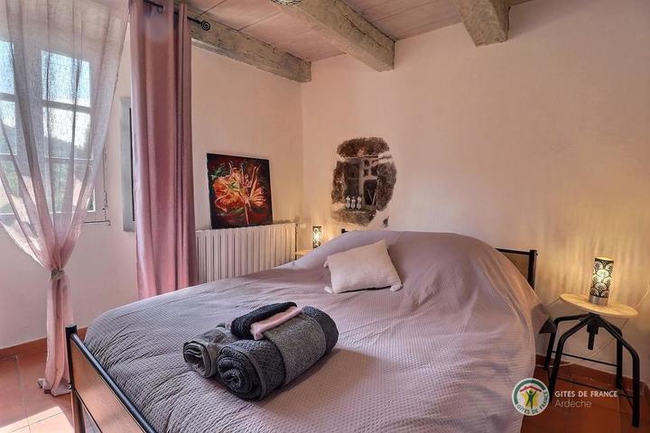 La chambre lit de 140 cm