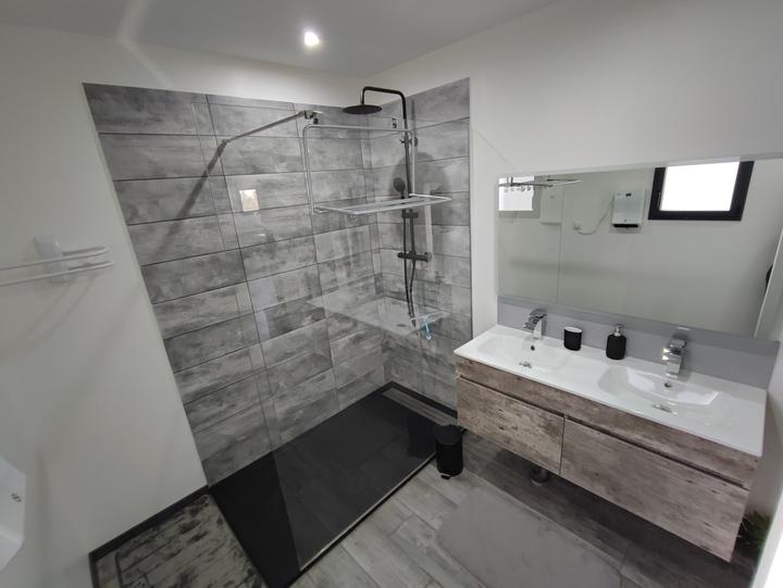 O près O salle de bain