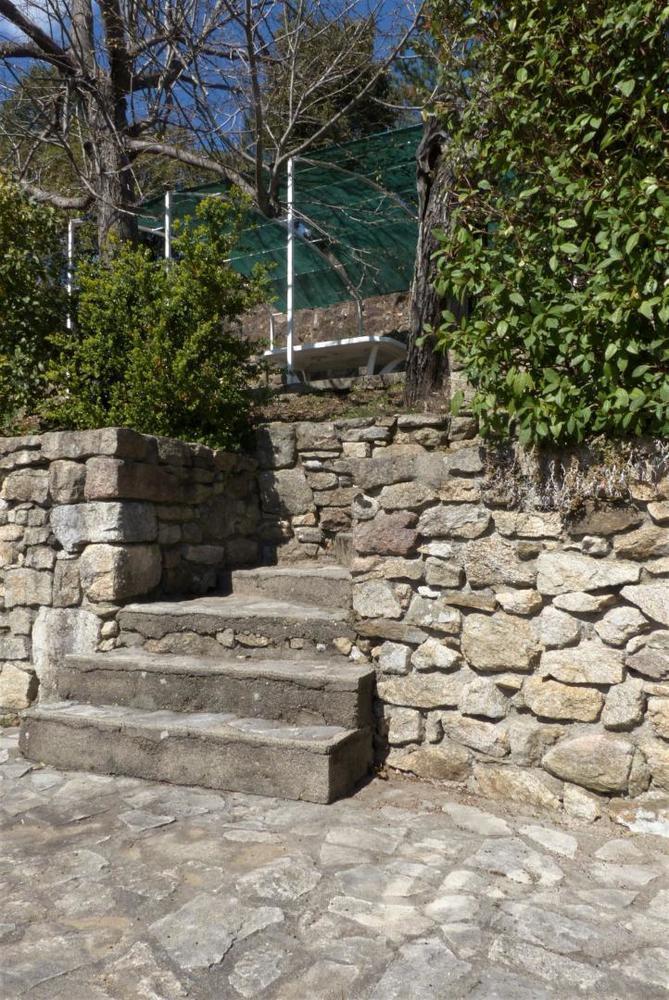 L'accès au jardin et à la tonnelle