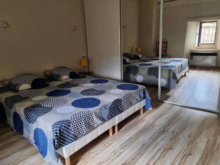 Chambre 2 à l'étage, placard de rangement