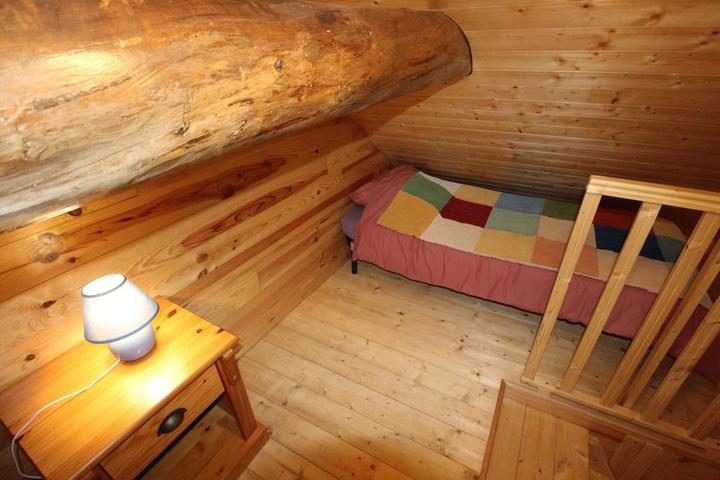 Mezzanine avec 2 lits en 80 (mansardée basse, idéale pour les enfants)