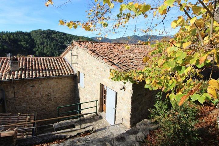 Le gîte vue du jardin