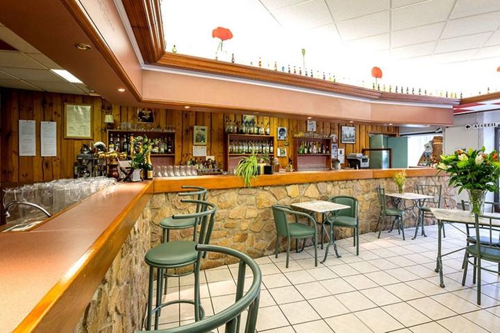 Hôtel-Restaurant La Crèche Hôtel-Restaurant La Crèche