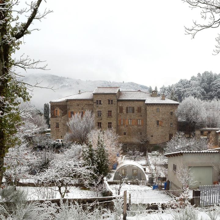 Jaujac - Le château de Castrevieille en hiver ©S.BUGNON Jaujac - Le château de Castrevieille en hiver ©S.BUGNON