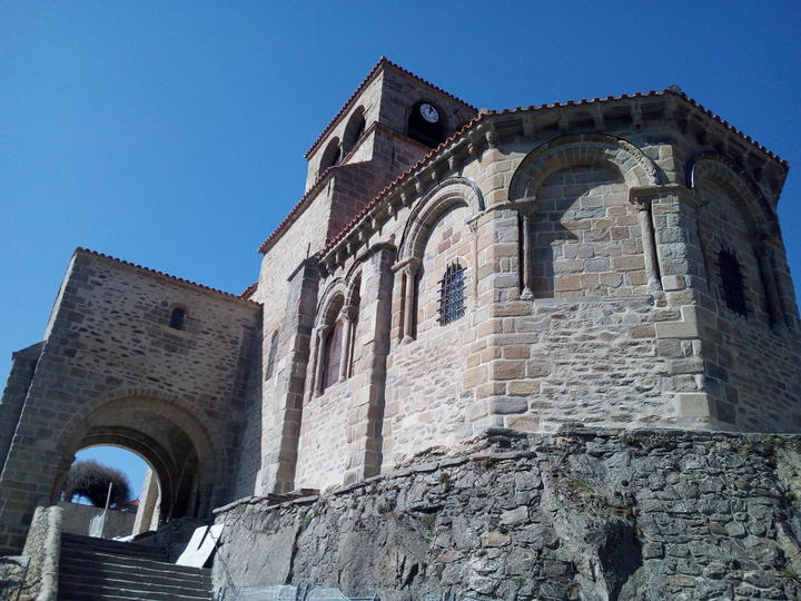 IMG_20170315_130123.jpg Collégiale romane Saint Laurent