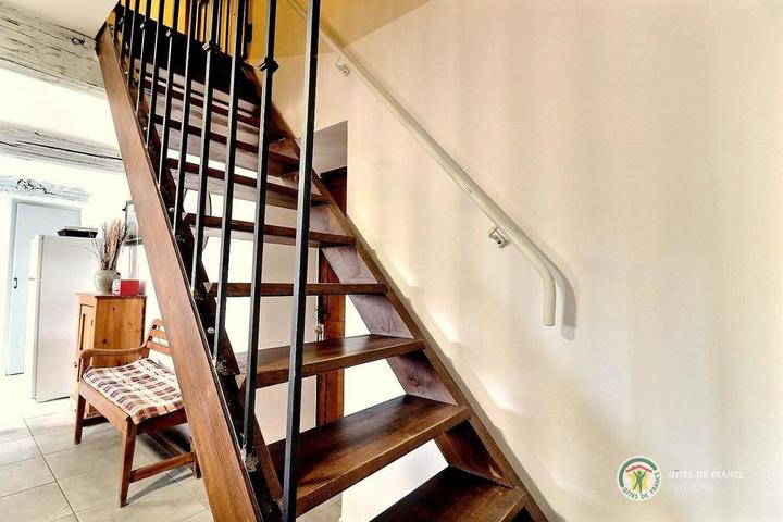 L'accès au 2e niveau menant aux chambres, salon, salles de bain, wc