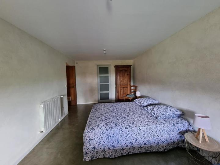 Chambre 4 niveau inférieur.