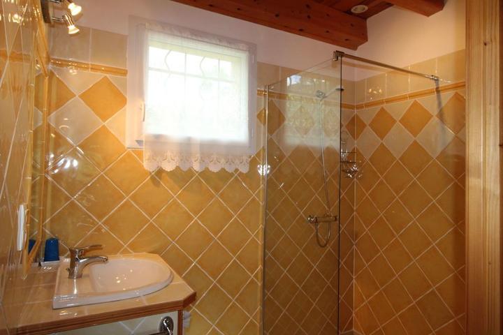 Douche avec paroi vitrée