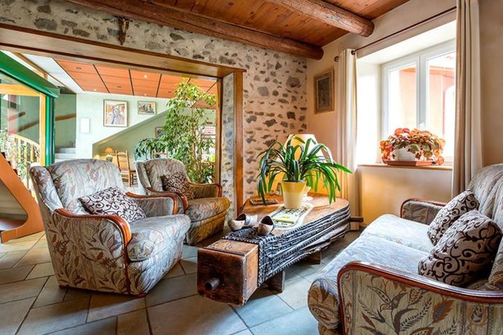 Hôtel-Restaurant La Crèche Hôtel-Restaurant La Crèche