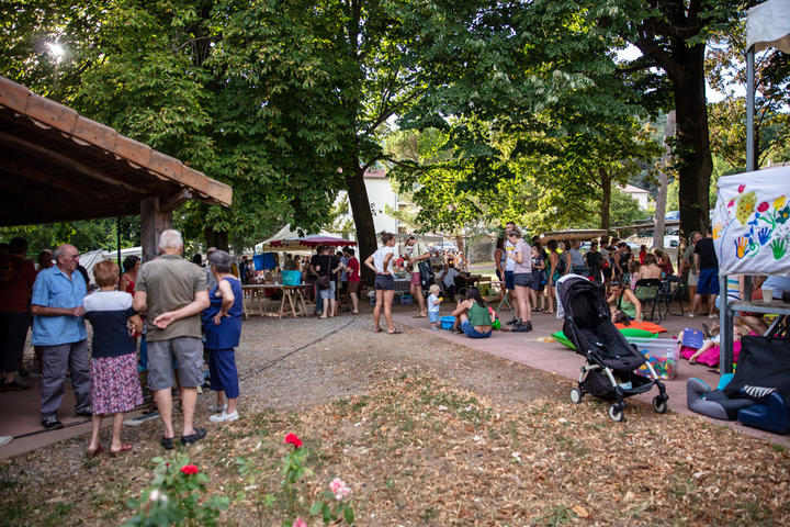 Burzet - marché lundis du terroir et du savoir - parc municipal ©sourcesetvolcans