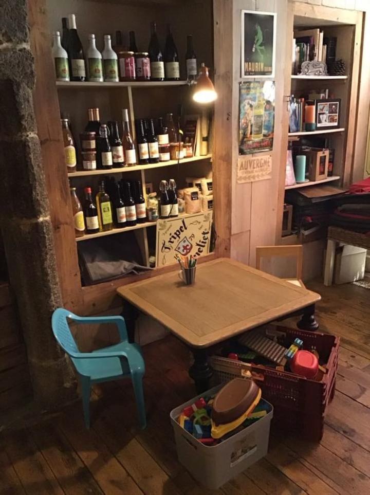 Le Trèfle à Quatre Feuilles Le Trèfle à Quatre Feuilles