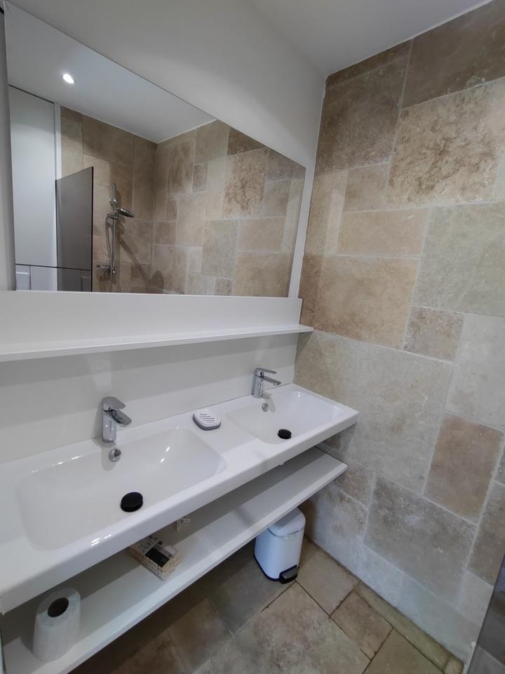 Studio - Salle d'eau.JPG Studio - Salle d'eau