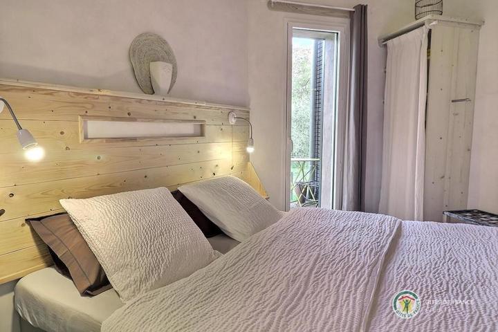La chambre avec lit en 160 cm