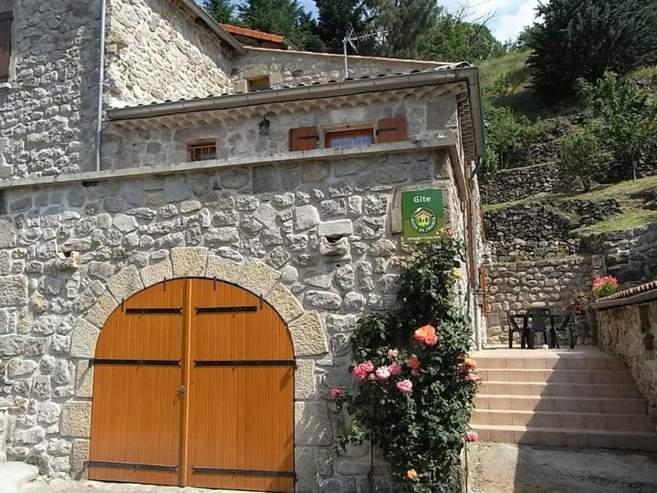 vue d'ensemble du gîte avec entrée garage personnel