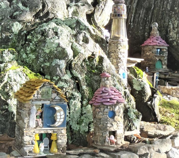 Pierre BOUVAREL village des fées