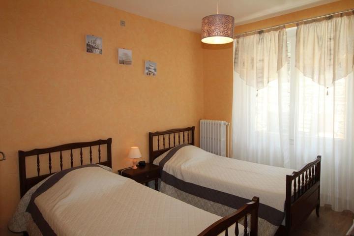 Chambre 2 lits 1 place