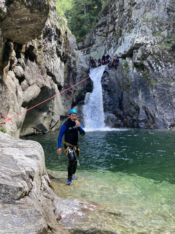 Saut et tyrolienne à la cascade