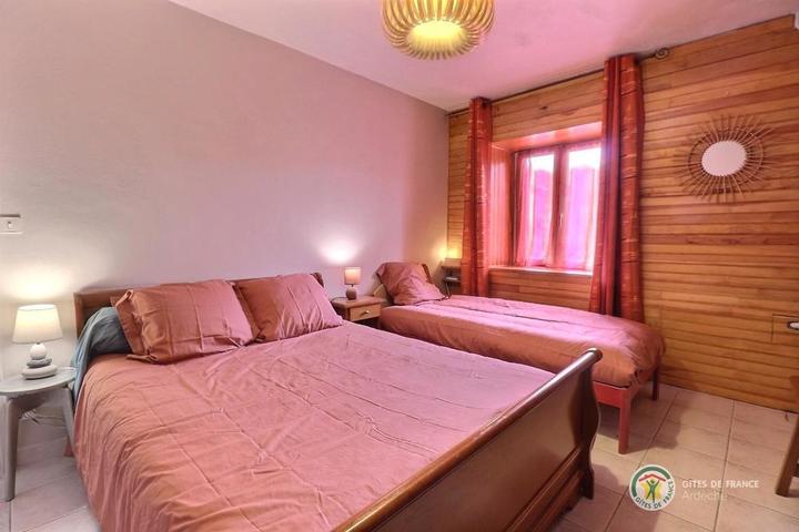 La chambre avec 1 lit en 140 et 1 lit en 90