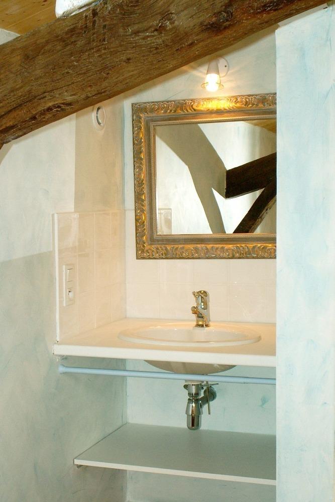 Chambre 2 (Coin lavabo)