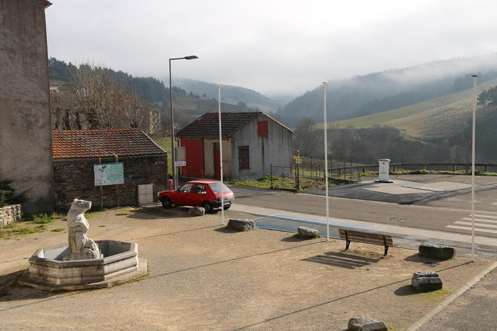 Place du Jumelage - St Etienne de Lugdares