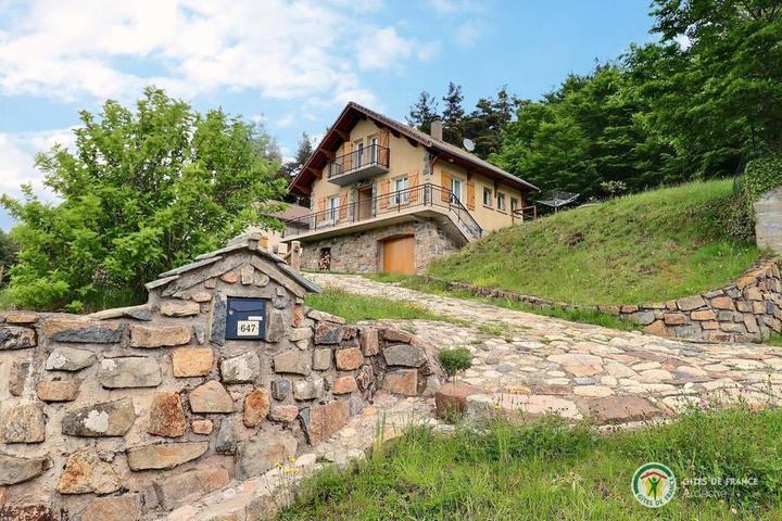 Vue extérieur du gîte Le Pialoux