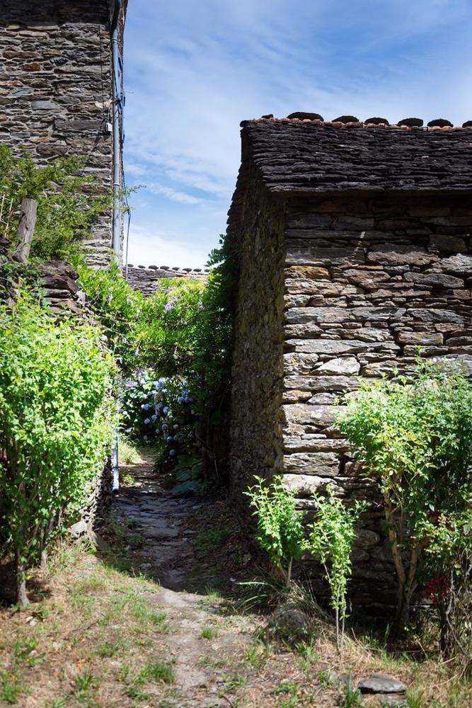 Petit hameau du Bazalet, accès au gîte