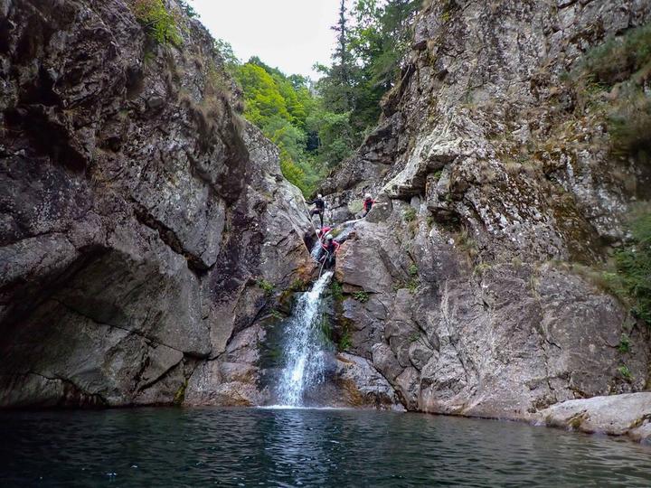 Riviere sauvage, avec Sauts parfait pour une session canyoning