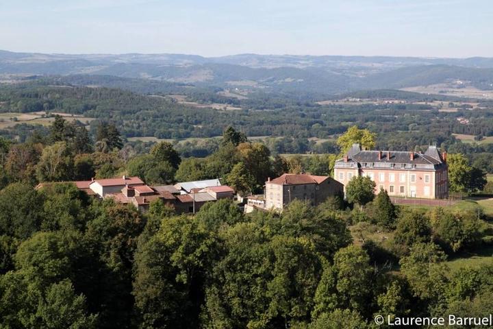 PCU Vue sur le château de Cumignat-Javaugues