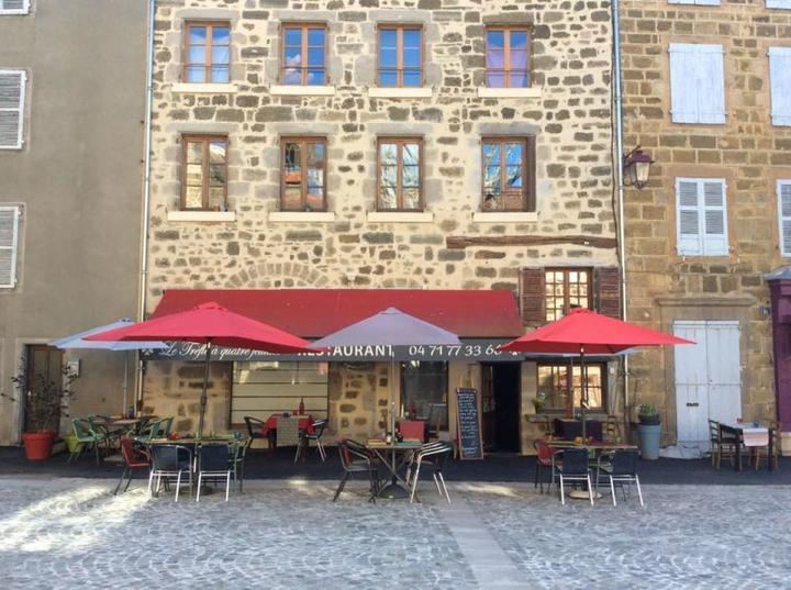 Le Trèfle à Quatre Feuilles Le Trèfle à Quatre Feuilles