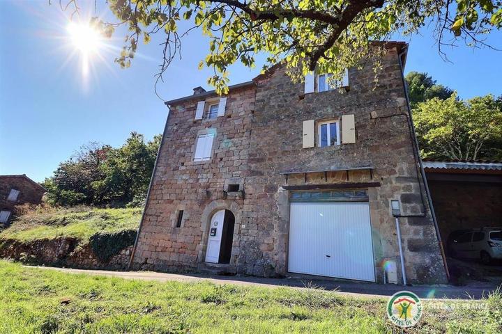Maison en pierres avec vue magnifique sur les Cévennes ardéchoises