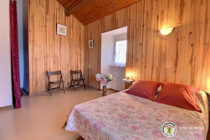 Chambre 1 avec lit en 140*190