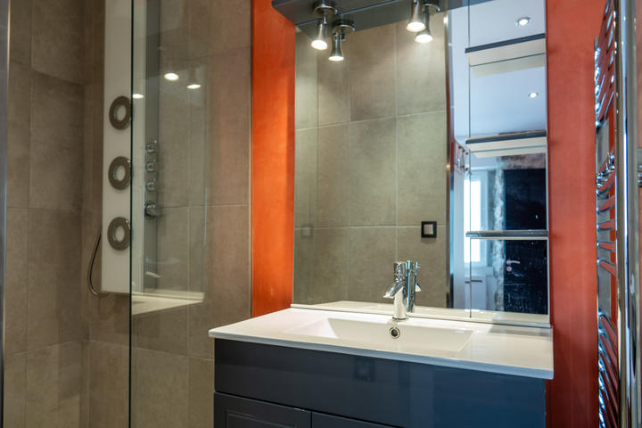 Grisou-salle de douche Grisou-salle de douche-Barnas©Sources & Volcans