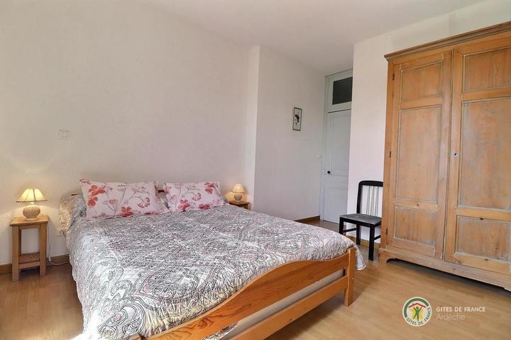 Chambre à l'étage avec lit de 160 cm