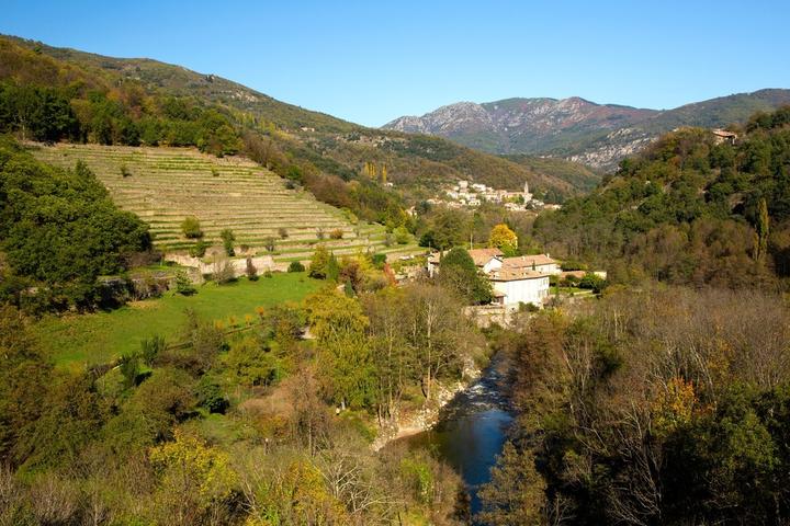 Saint-Pierre-de-Colombier - Vallée de la Bourges avec le village ©S.BUGNON Saint-Pierre-de-Colombier - Vallée de la Bourges avec le village ©S.BUGNON
