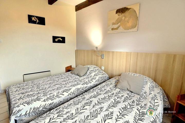 Chambre 2 avec 2 lits en 90 cm